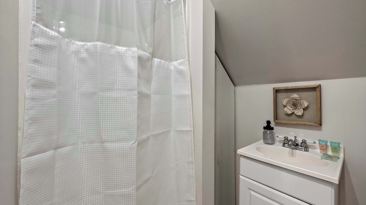 Photo of Bathroom in Old North Columbus
