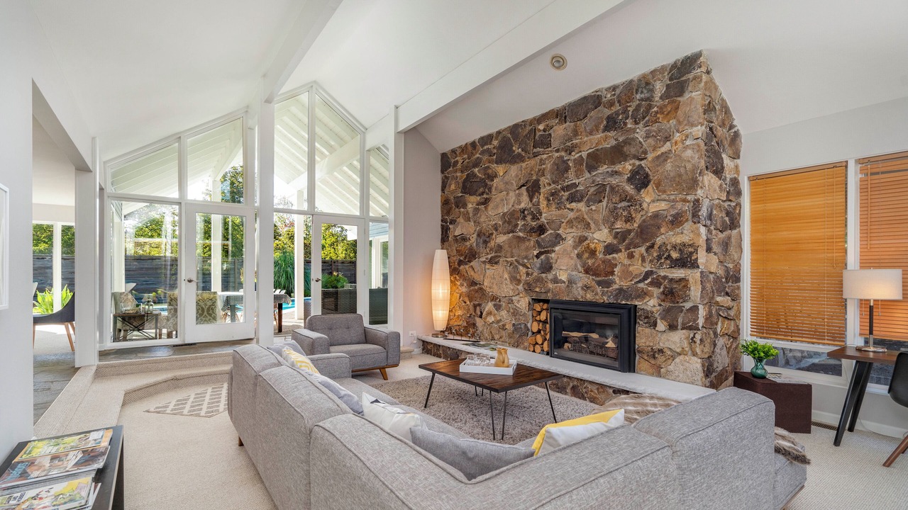 Photo of Livingroom in Clyde Hill