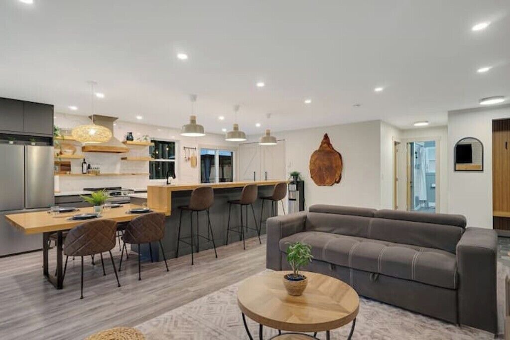 Photo of Livingroom in Juan de Fuca Electoral Area