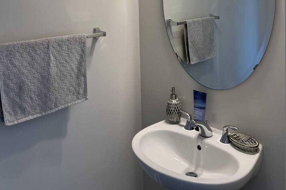 Photo of Bathroom in Lake Arbor