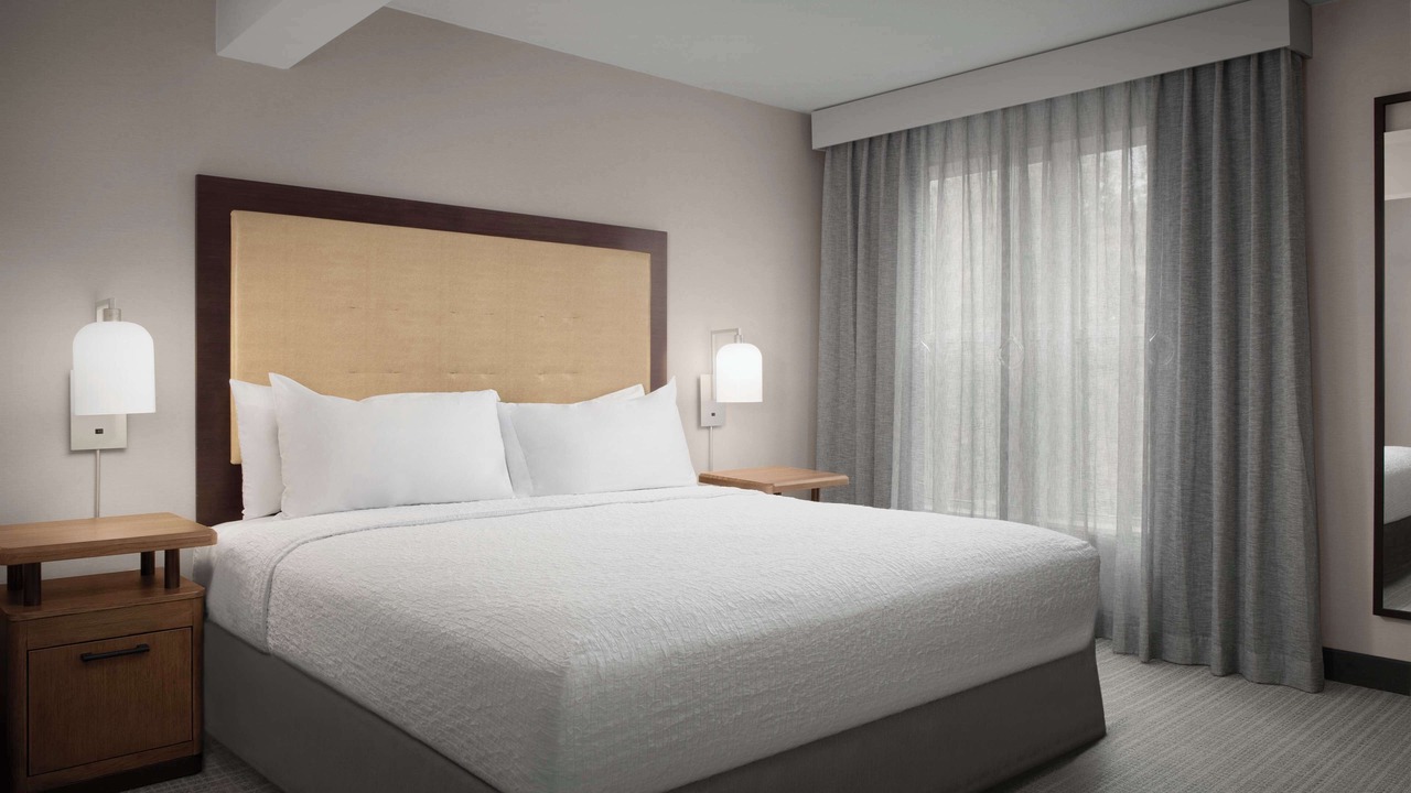 Photo of Bedroom in Baileys Crossroads