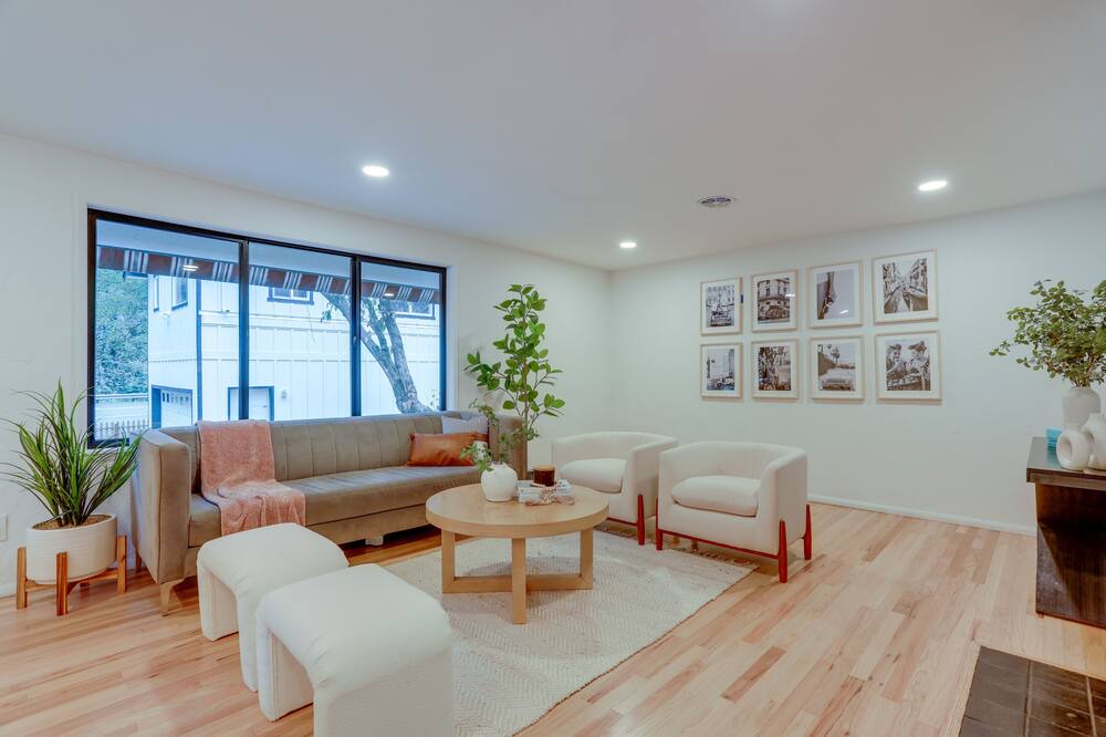 Photo of Livingroom in Inglewood-Finn Hill