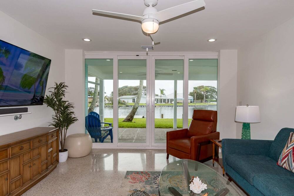 Photo of Others in Cocoa Isles