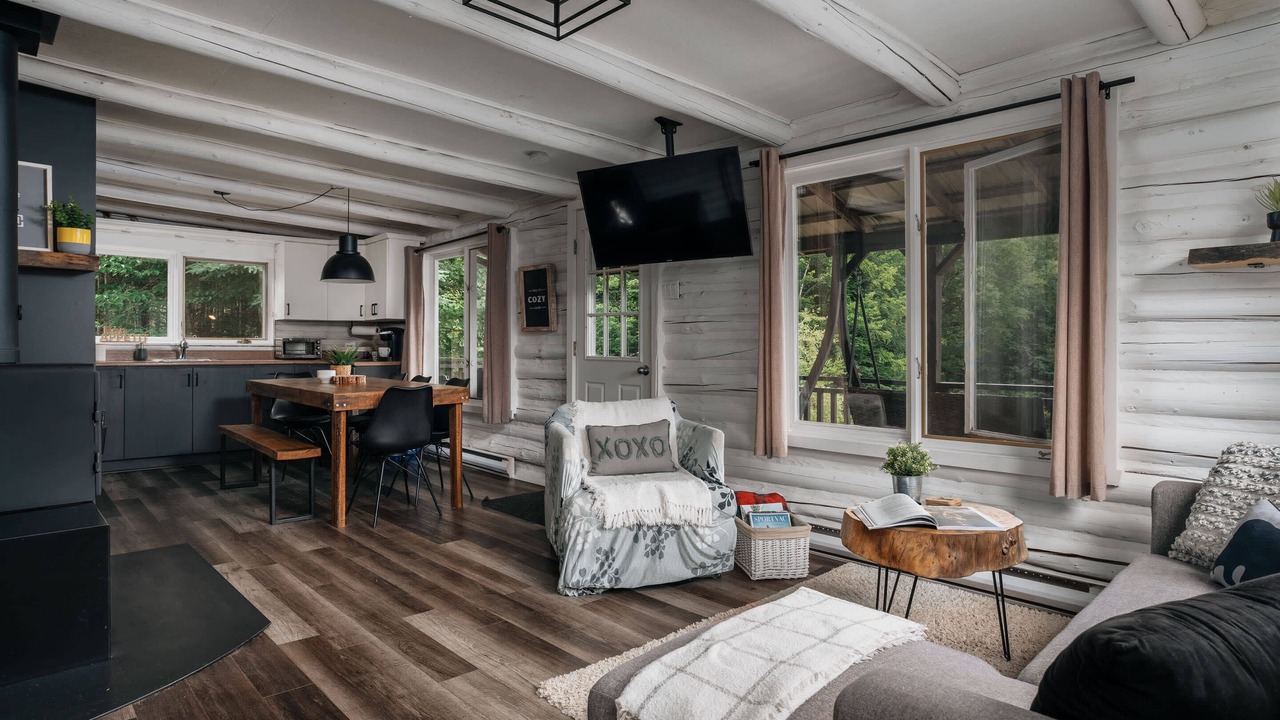 Photo of Livingroom in Val-des-Lacs
