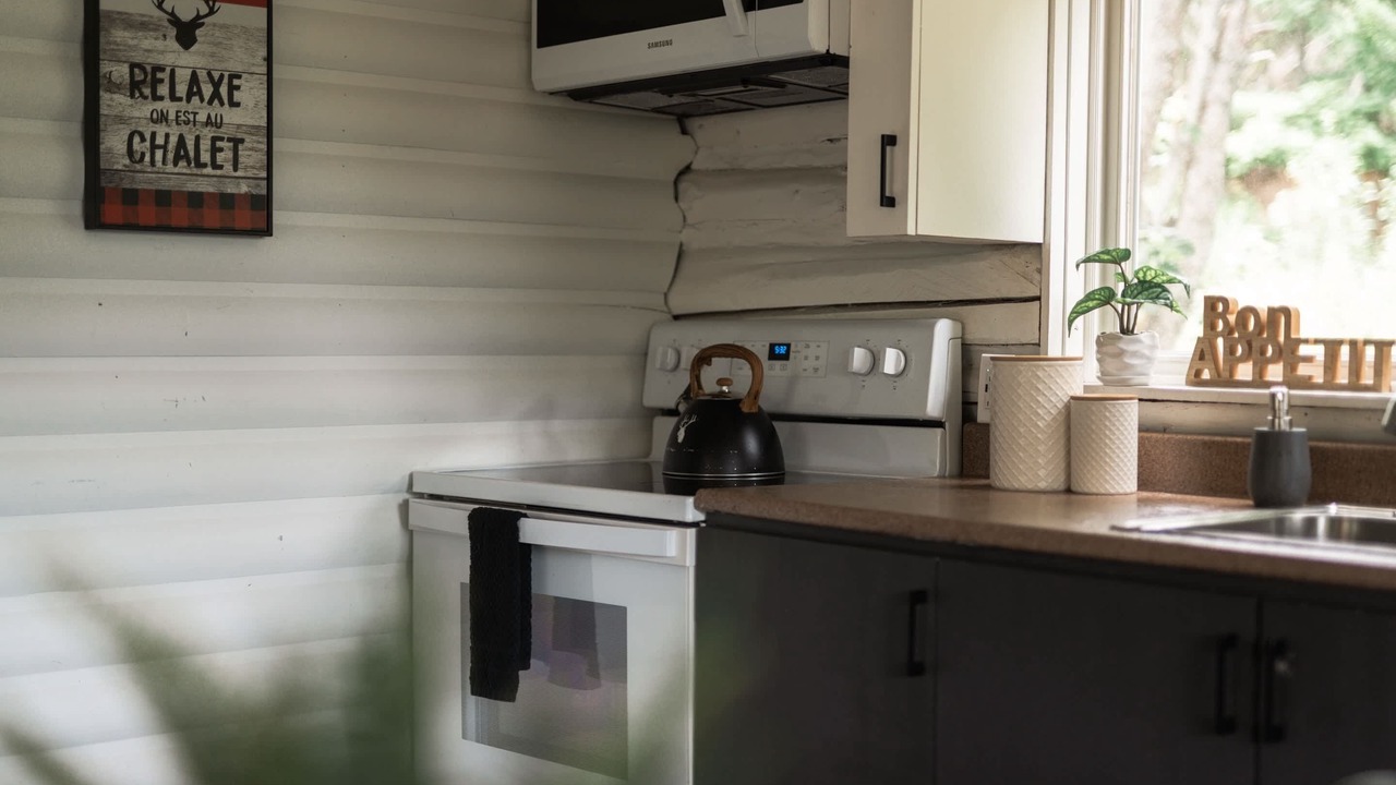 Photo of Kitchen in Val-des-Lacs