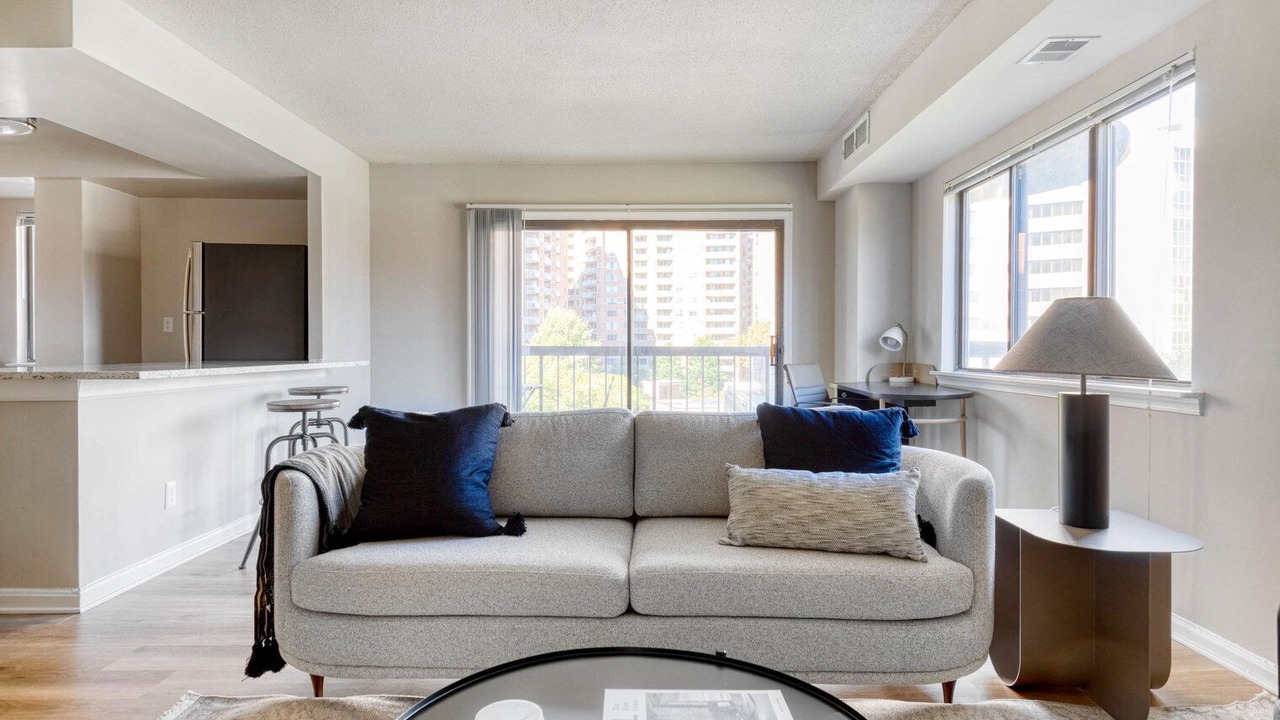 Photo of Livingroom in Crystal City