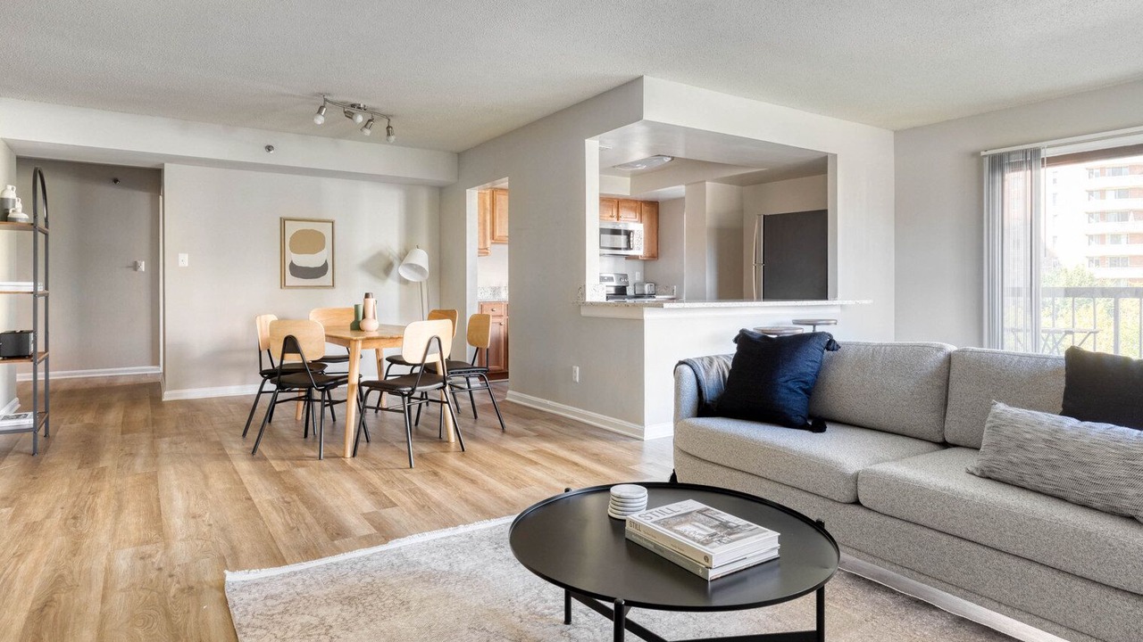 Photo of Livingroom in Crystal City