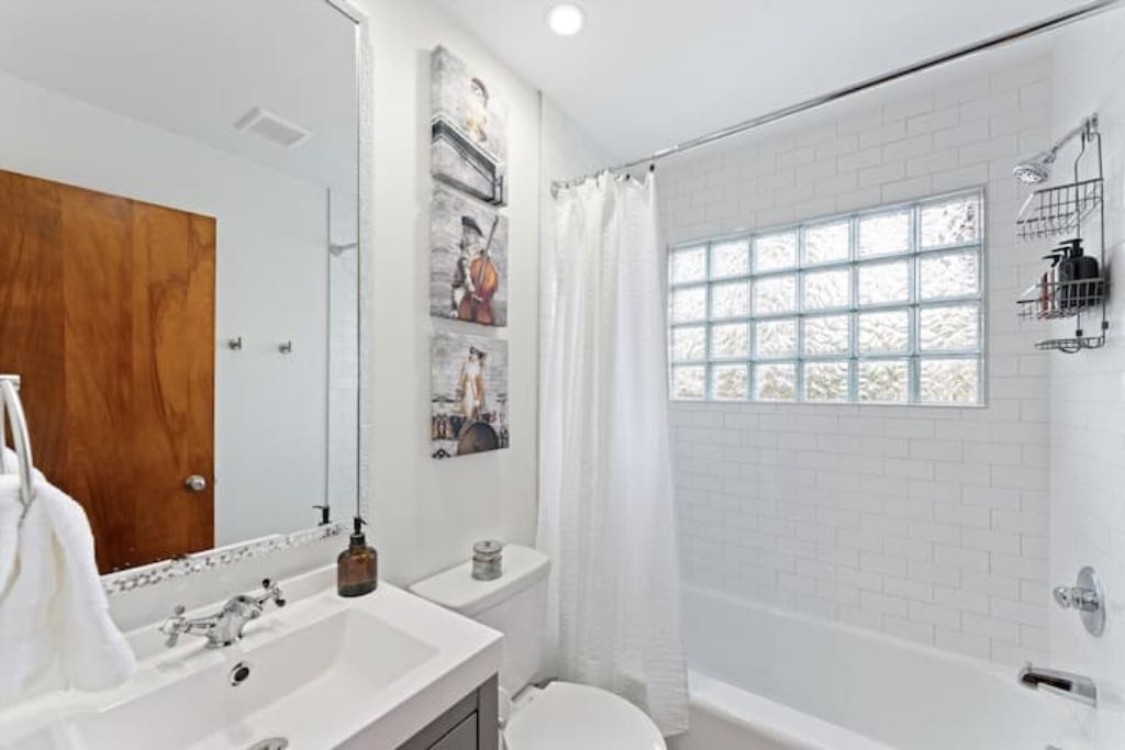 Photo of Bathroom in Knolls Thomas