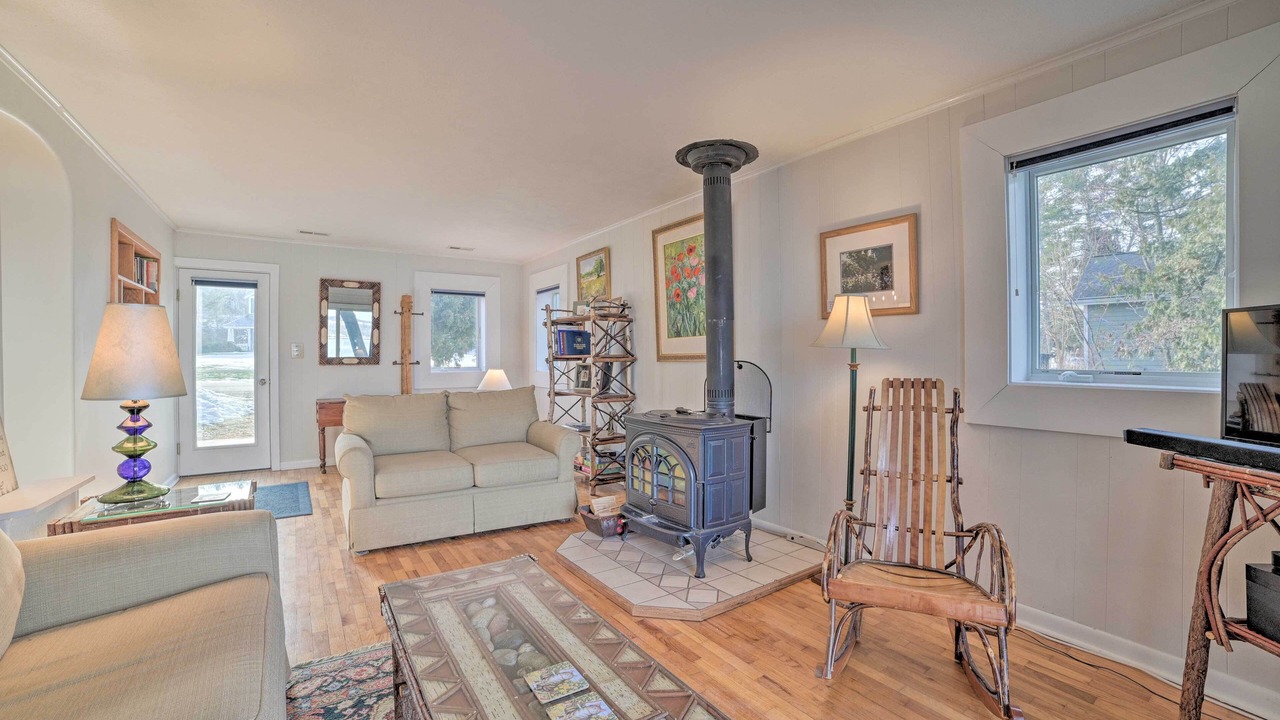 Photo of Livingroom in Suttons Bay