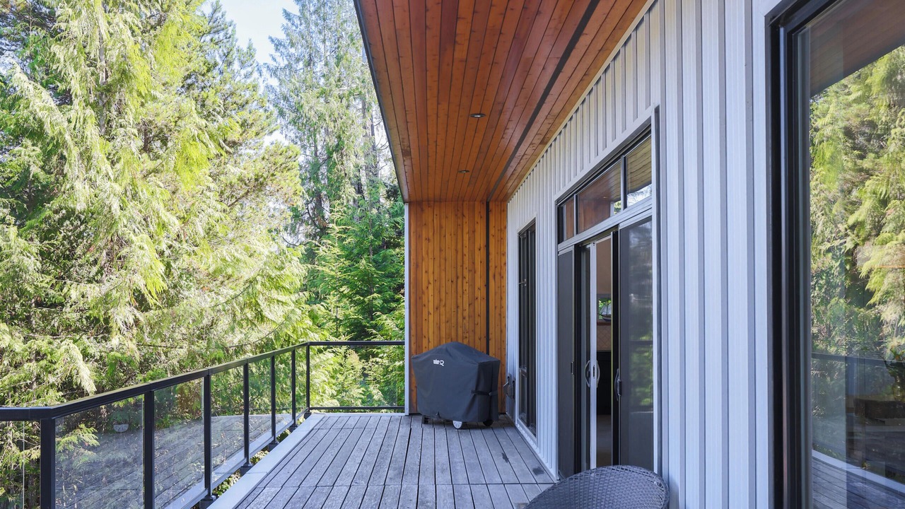 Photo of Patio Balcony in Tonquin Beach