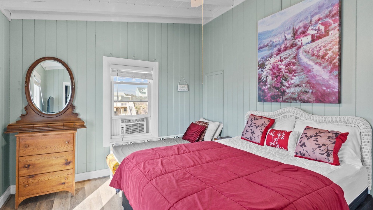 Photo of Bedroom in Long Beach