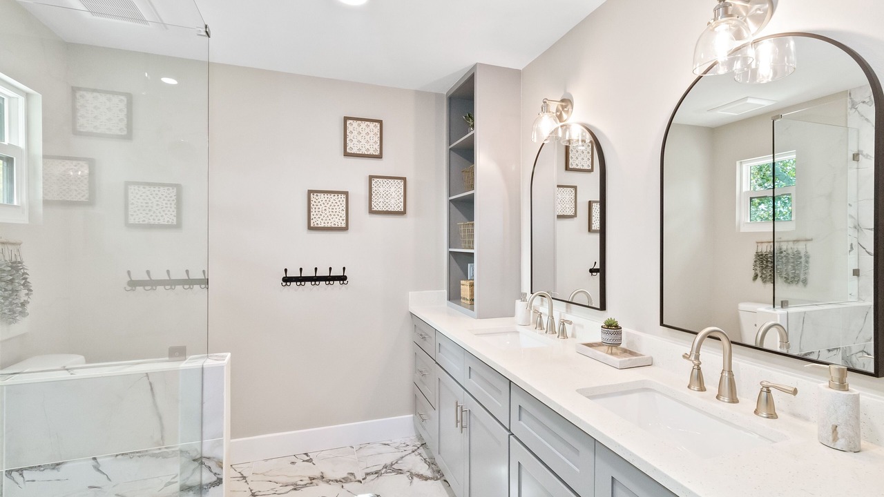 Photo of Bathroom in Arlington Park
