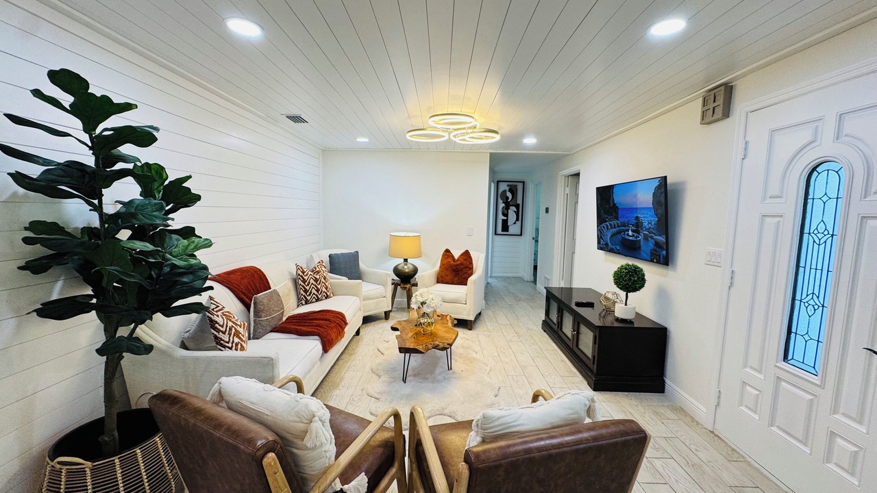 Photo of Livingroom in South Gate Ridge