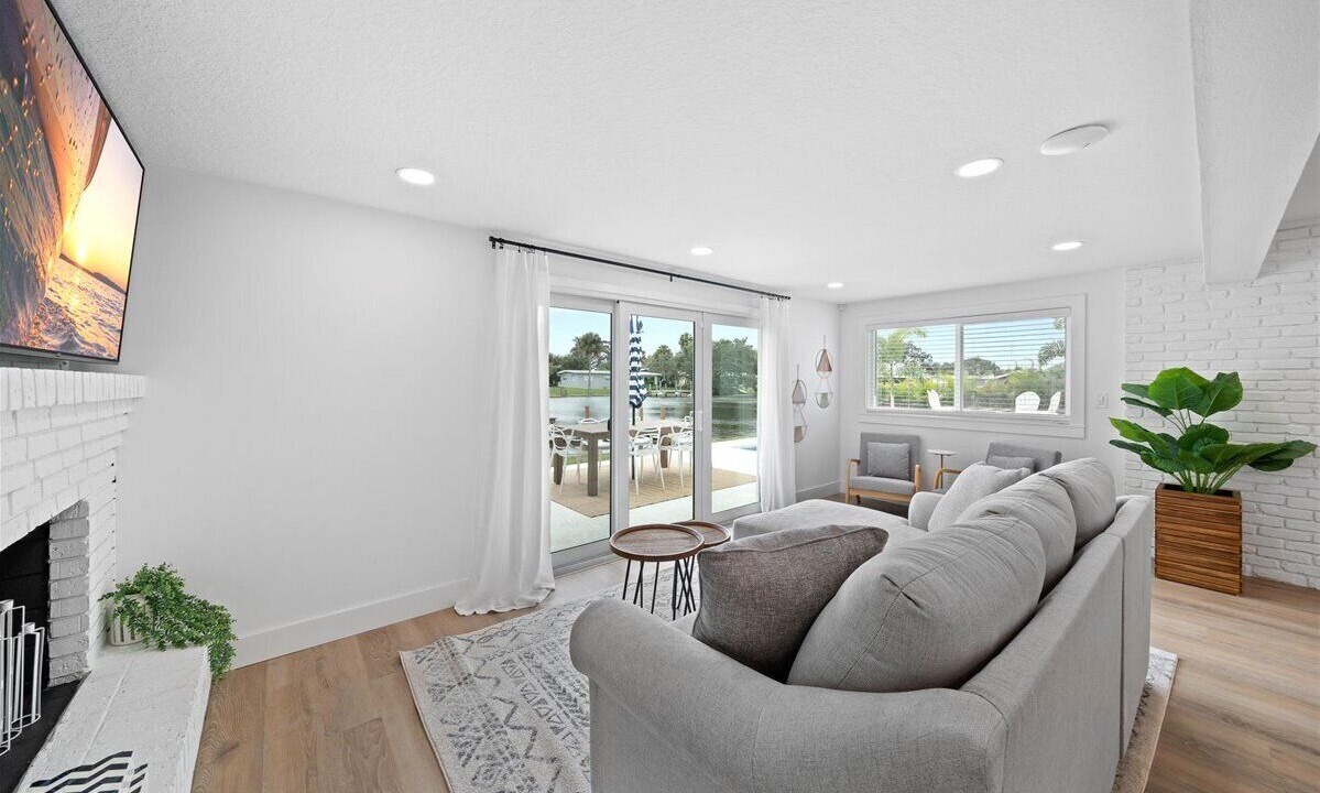 Photo of Livingroom in Cocoa Isles