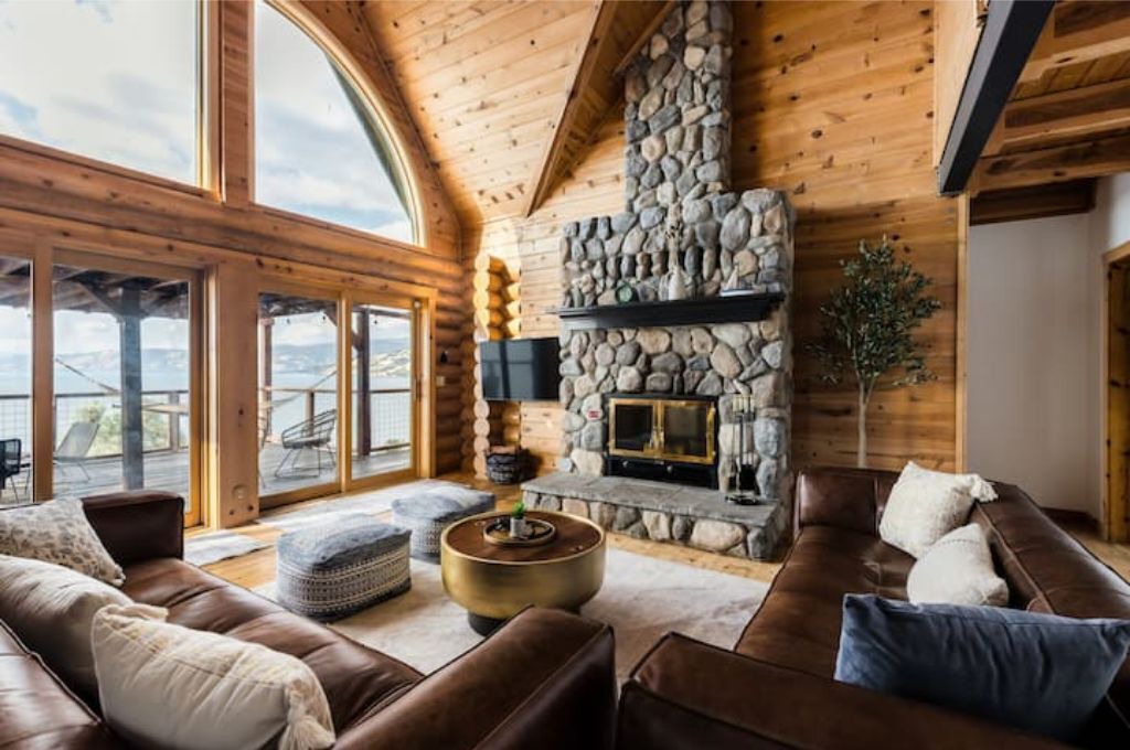 Photo of Livingroom in Kelseyville