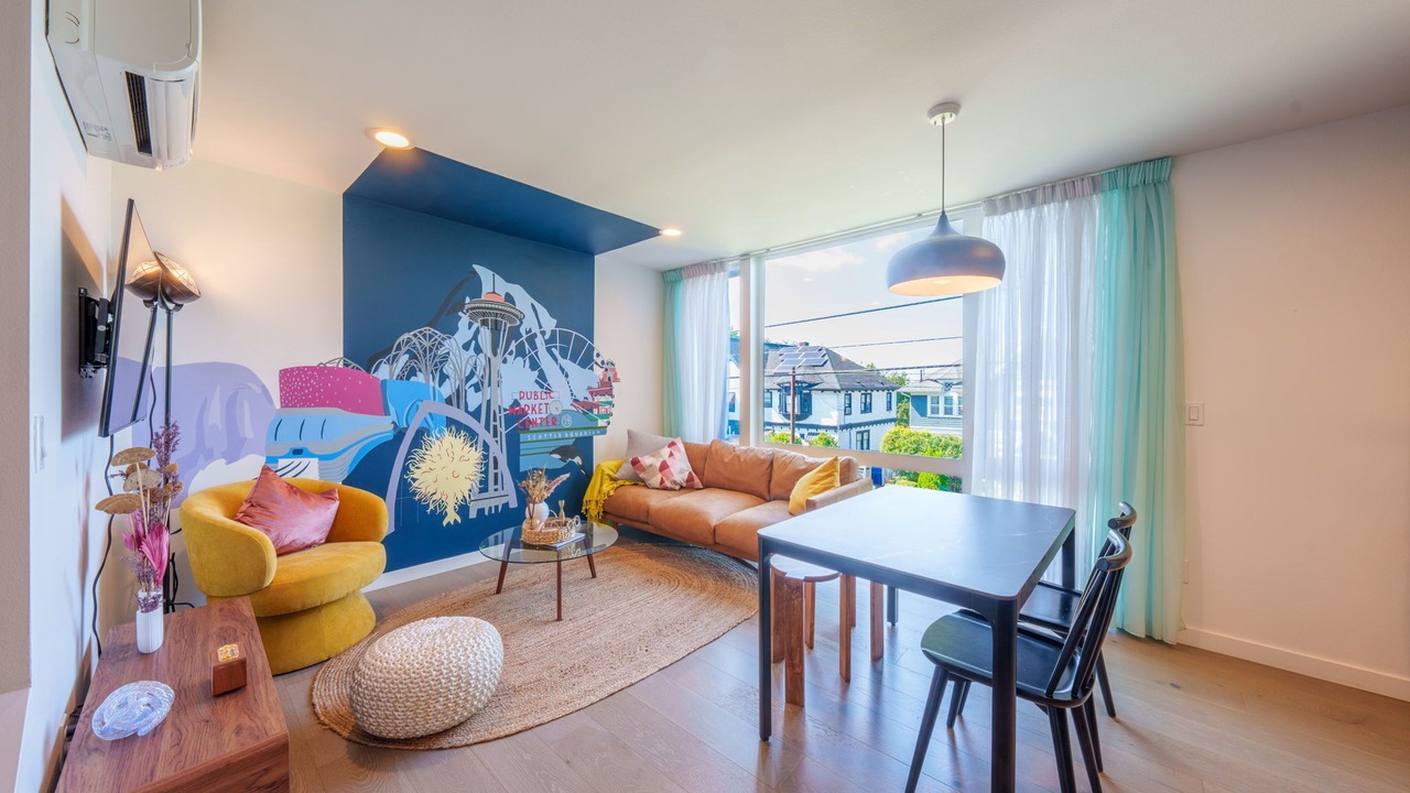 Photo of Livingroom in North Beacon Hill