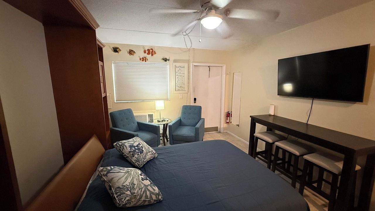 Photo of Bedroom in Golden Beach