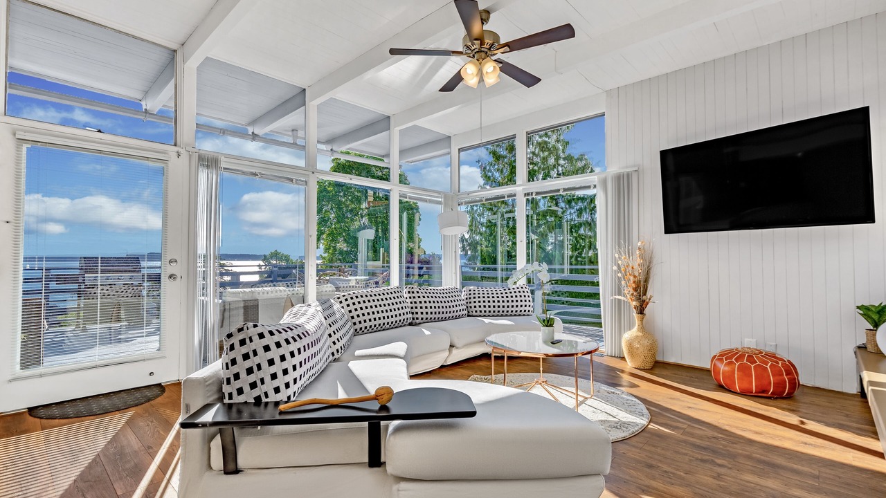 Photo of Livingroom in Richmond Beach