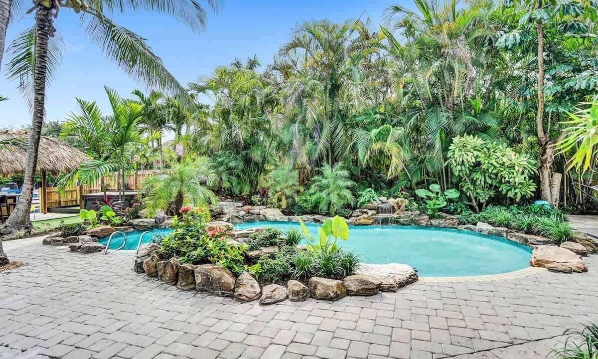 Photo of Others in Poinsettia Heights