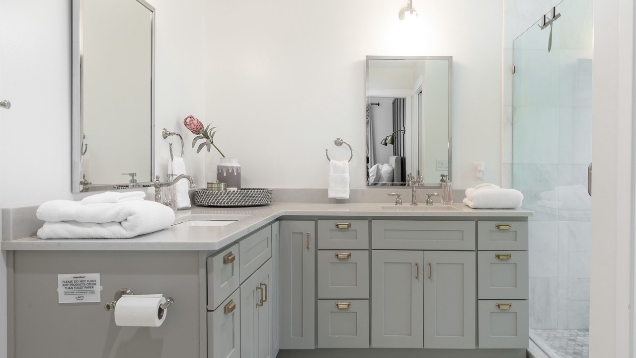 Photo of Bathroom in Shoreline