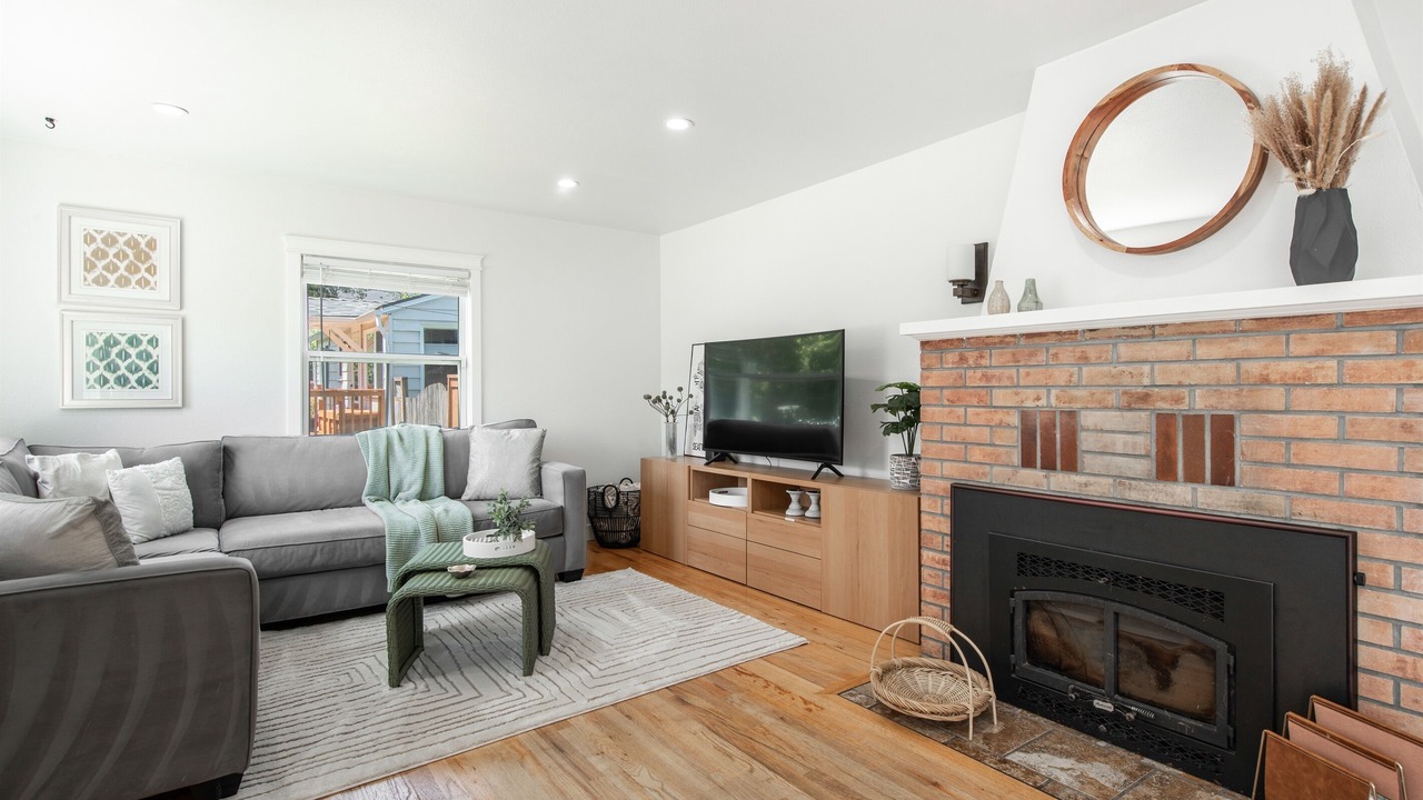 Photo of Livingroom in Shoreline