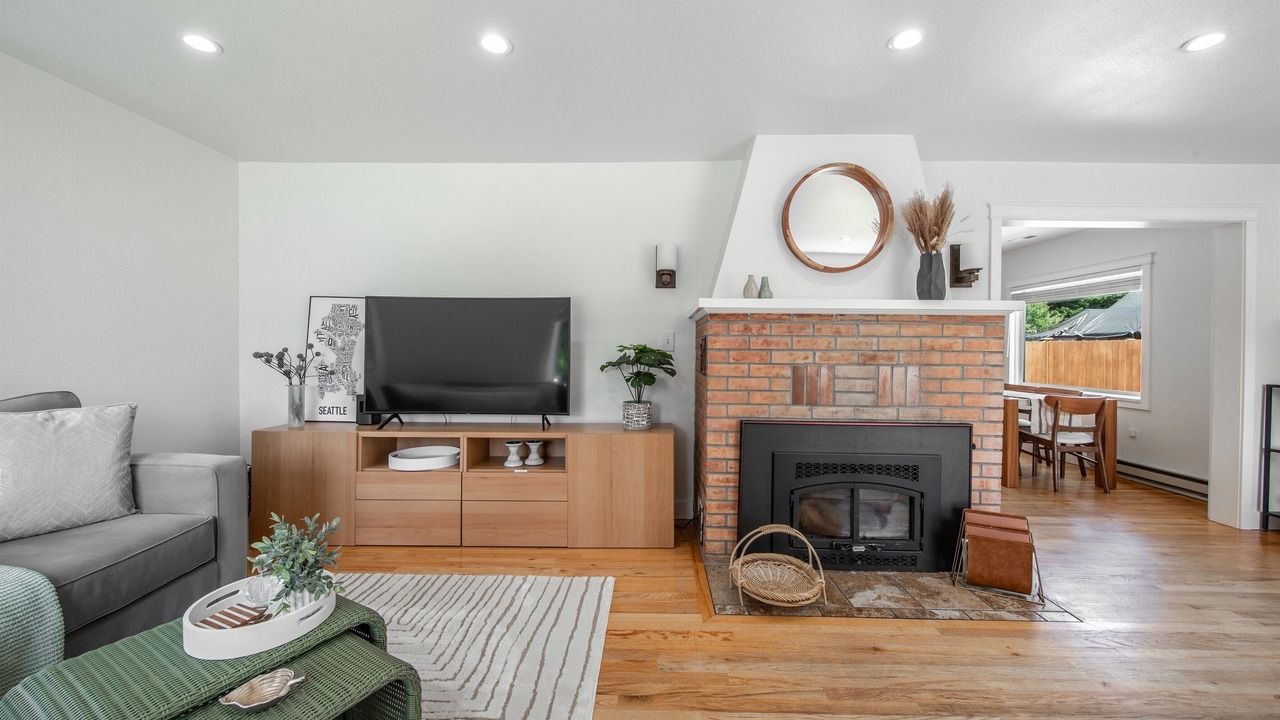 Photo of Livingroom in Shoreline
