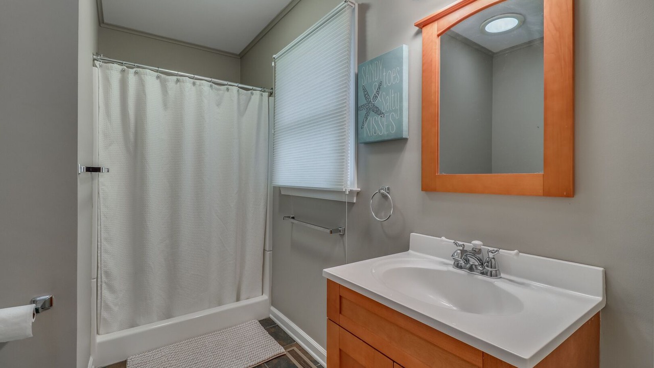 Photo of Bathroom in Country Club Estates