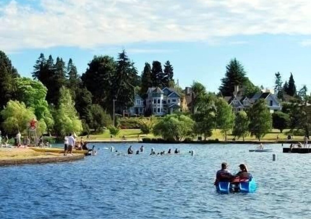 Photo of Others in Green Lake
