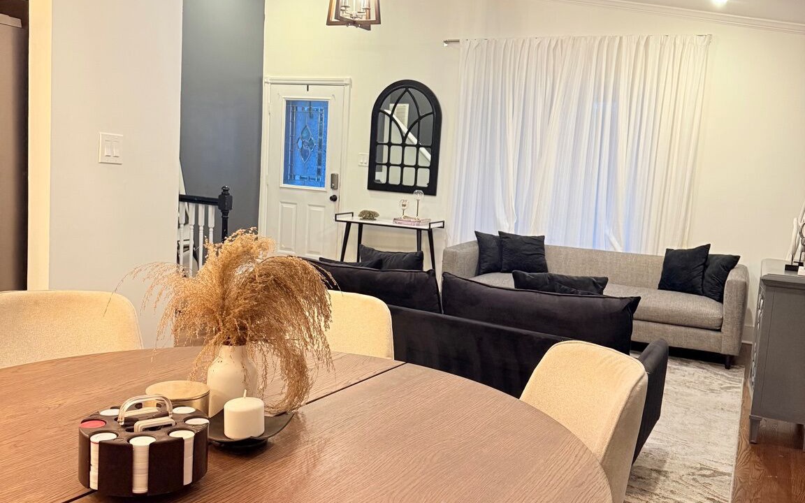Photo of Livingroom in Northeast Raleigh
