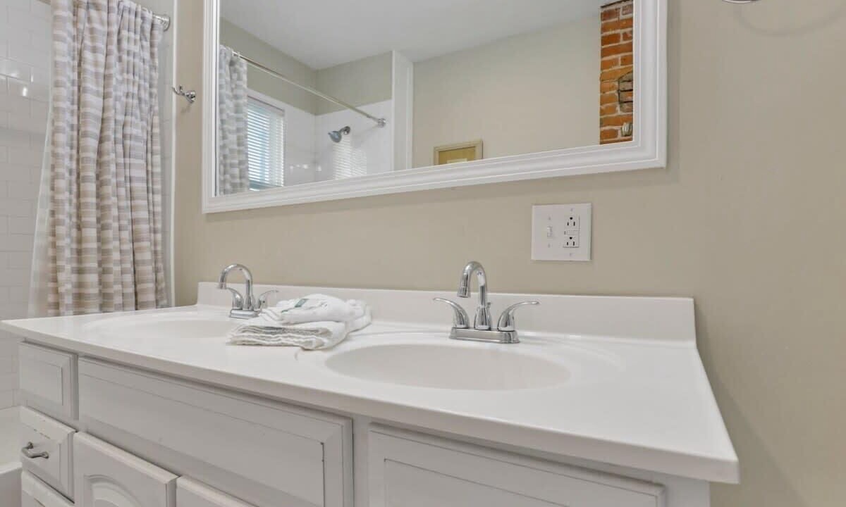 Photo of Bathroom in Downtown Columbus