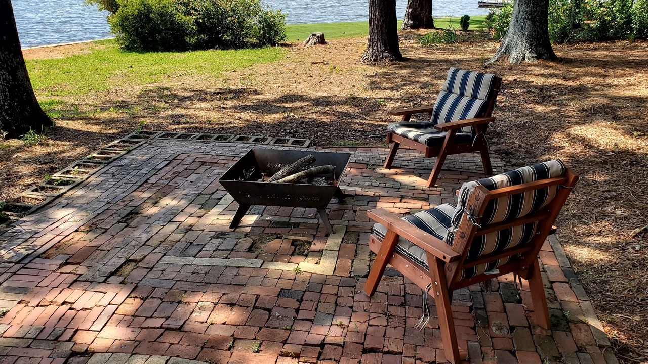 Photo of Patio Balcony in Misty River