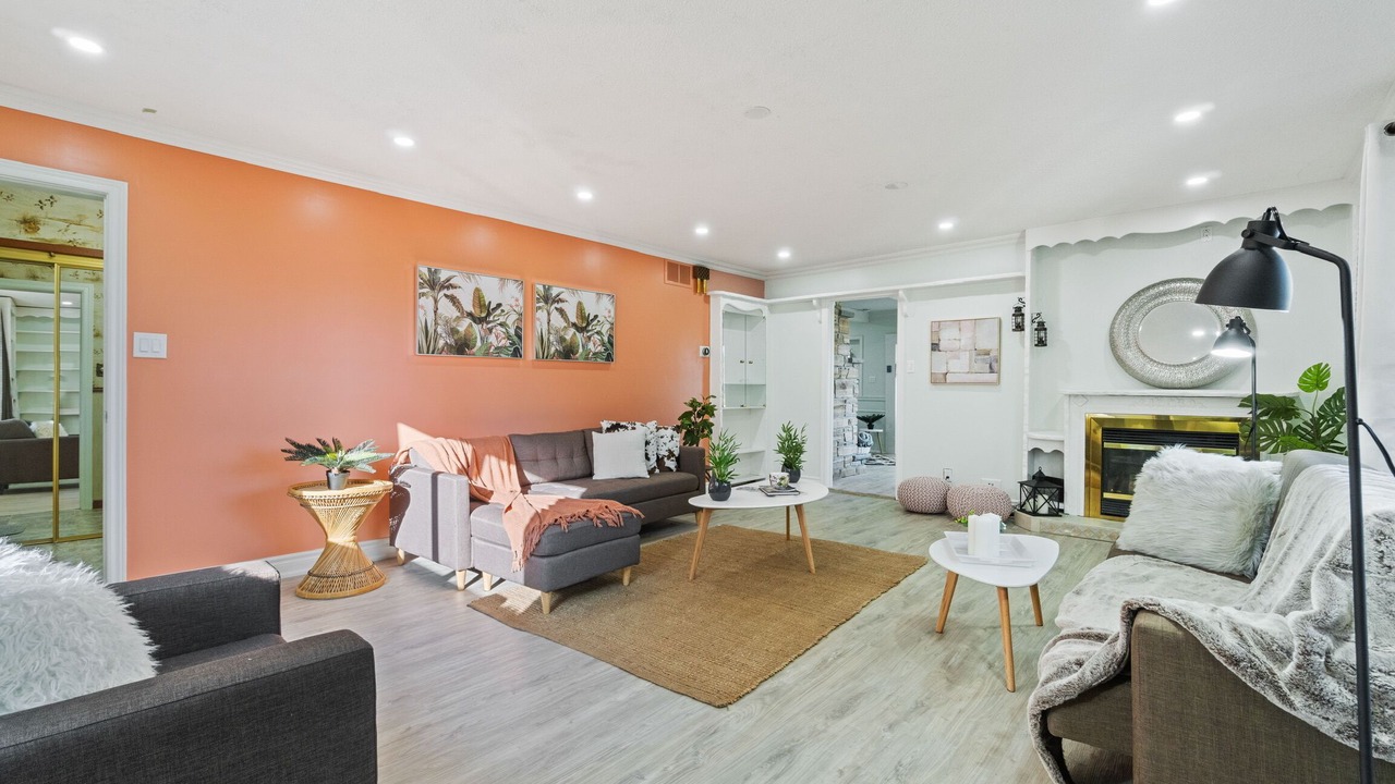 Photo of Livingroom in Ajax