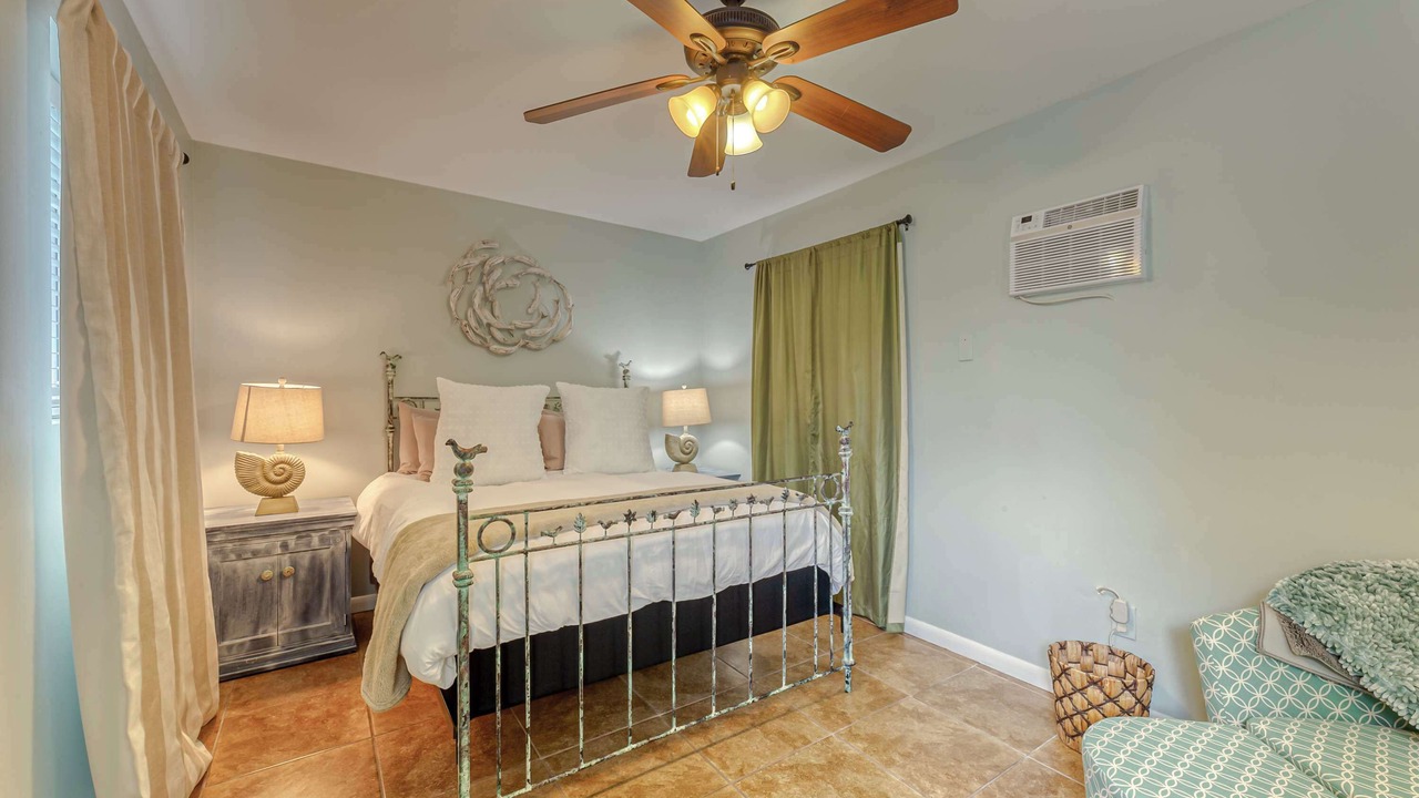 Photo of Bedroom in Poinsettia Heights