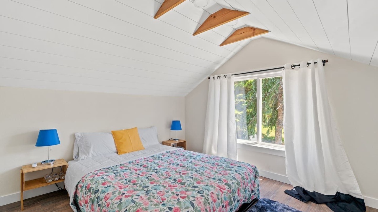 Photo of Bedroom in Mid-Beacon Hill