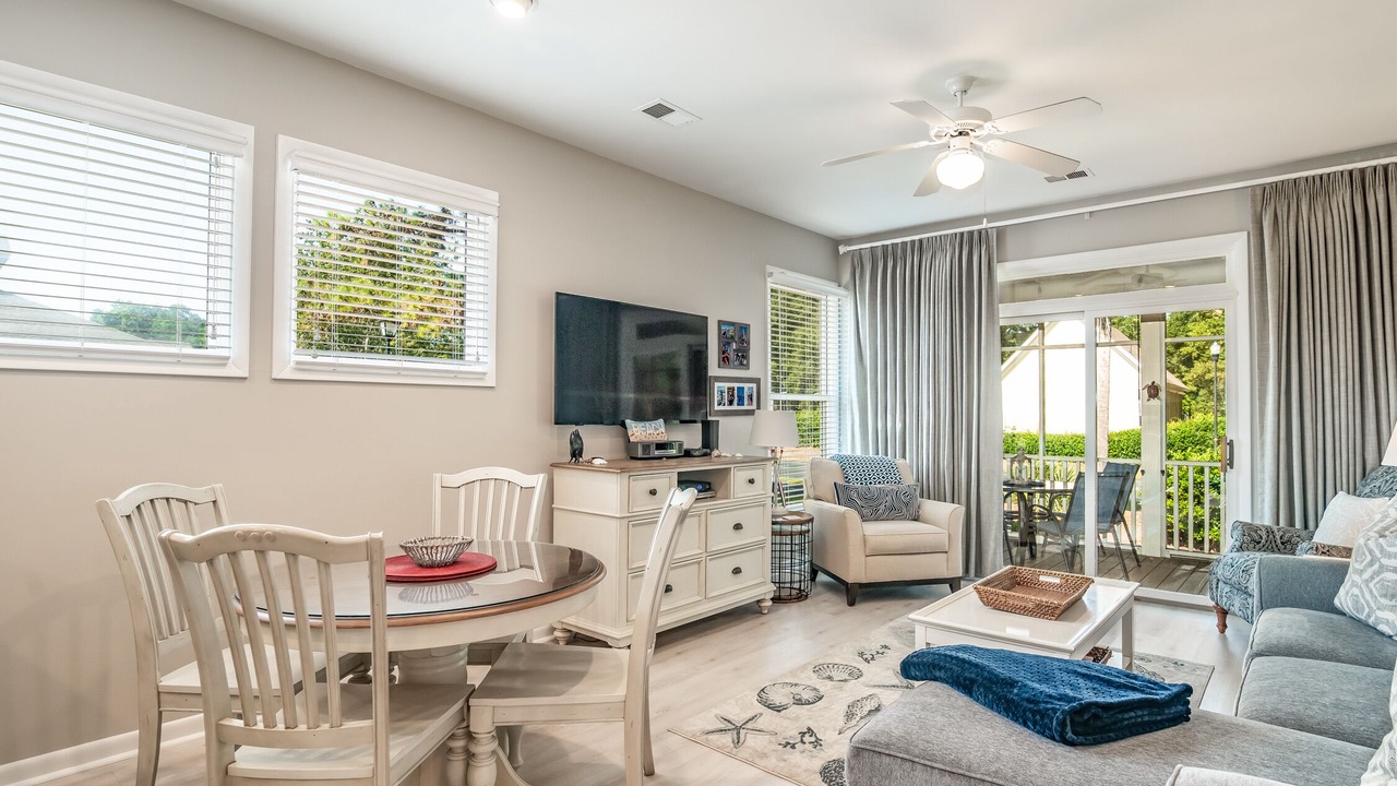Photo of Livingroom in Litchfield by the Sea
