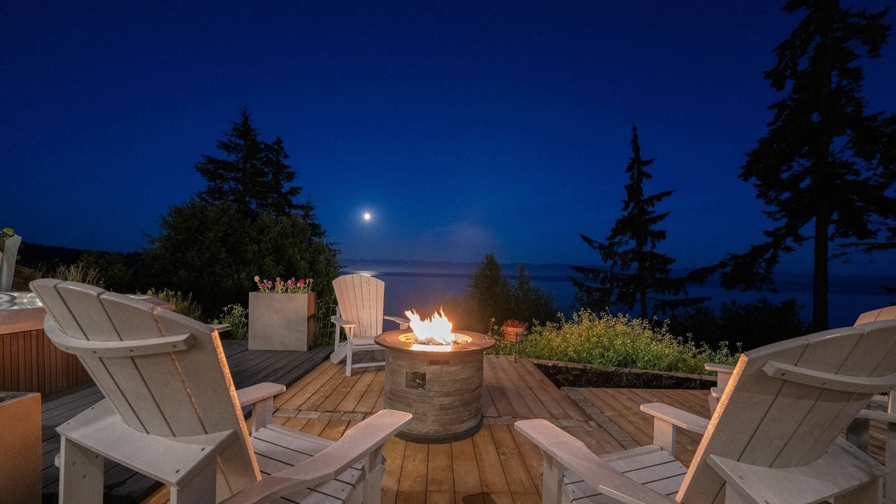 Photo of Patio Balcony in Juan de Fuca Electoral Area