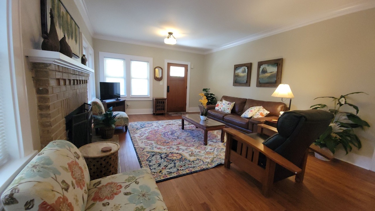 Photo of Livingroom in Maple Leaf