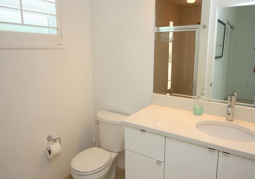 Photo of Bathroom in Lido Shores