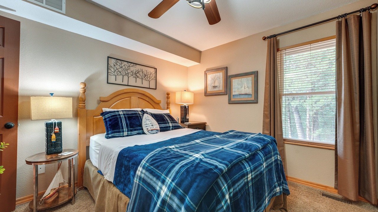 Photo of Bedroom in Blue Eye