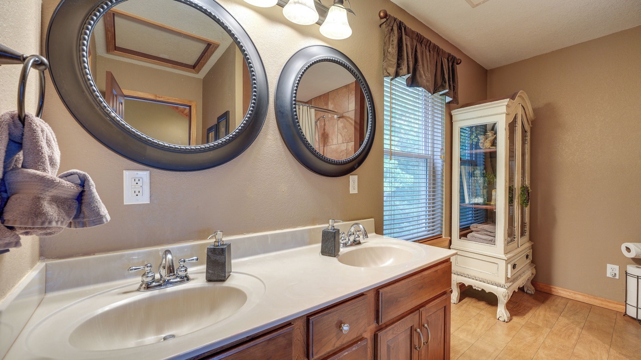 Photo of Bathroom in Blue Eye
