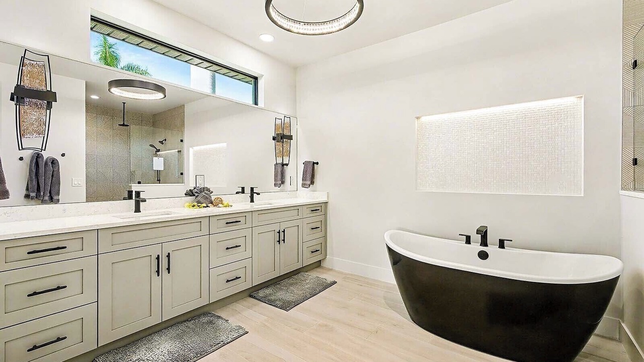 Photo of Bathroom in Pelican