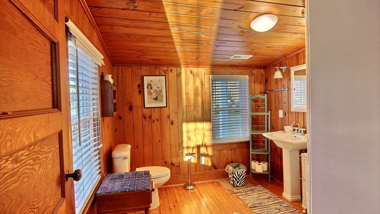 Photo of Bathroom in River Road