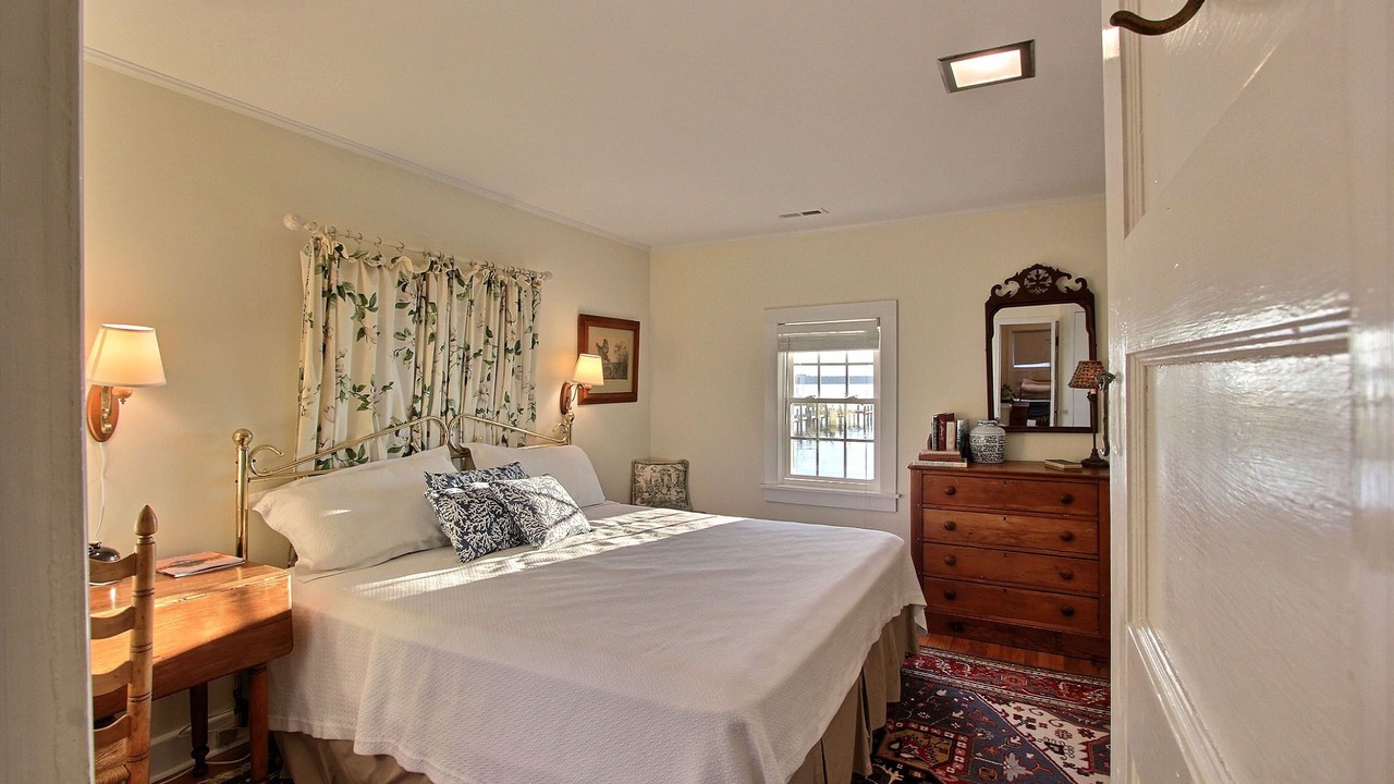 Photo of Bedroom in River Road