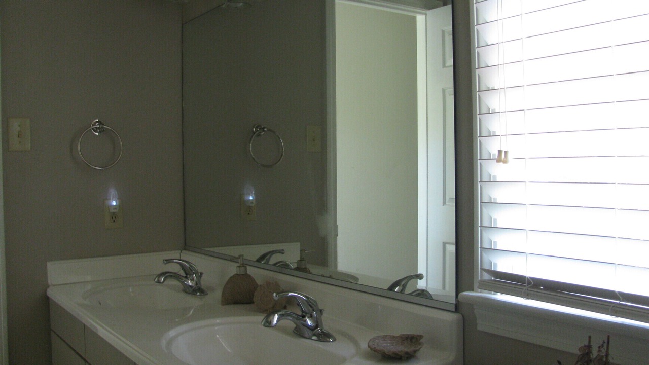 Photo of Bathroom in Manteo