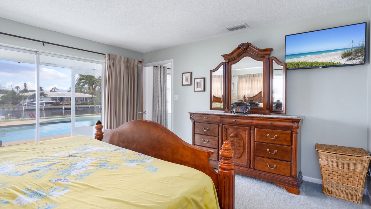 Photo of Bedroom in Cocoa Isles