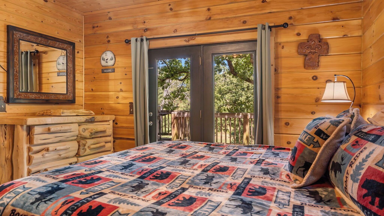 Photo of Bedroom in Branson Cedars