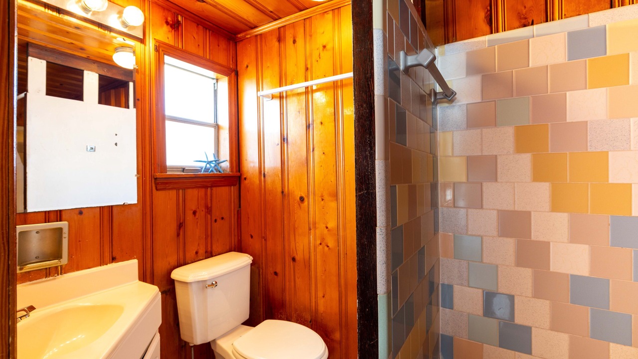 Photo of Bathroom in Ocean Drive