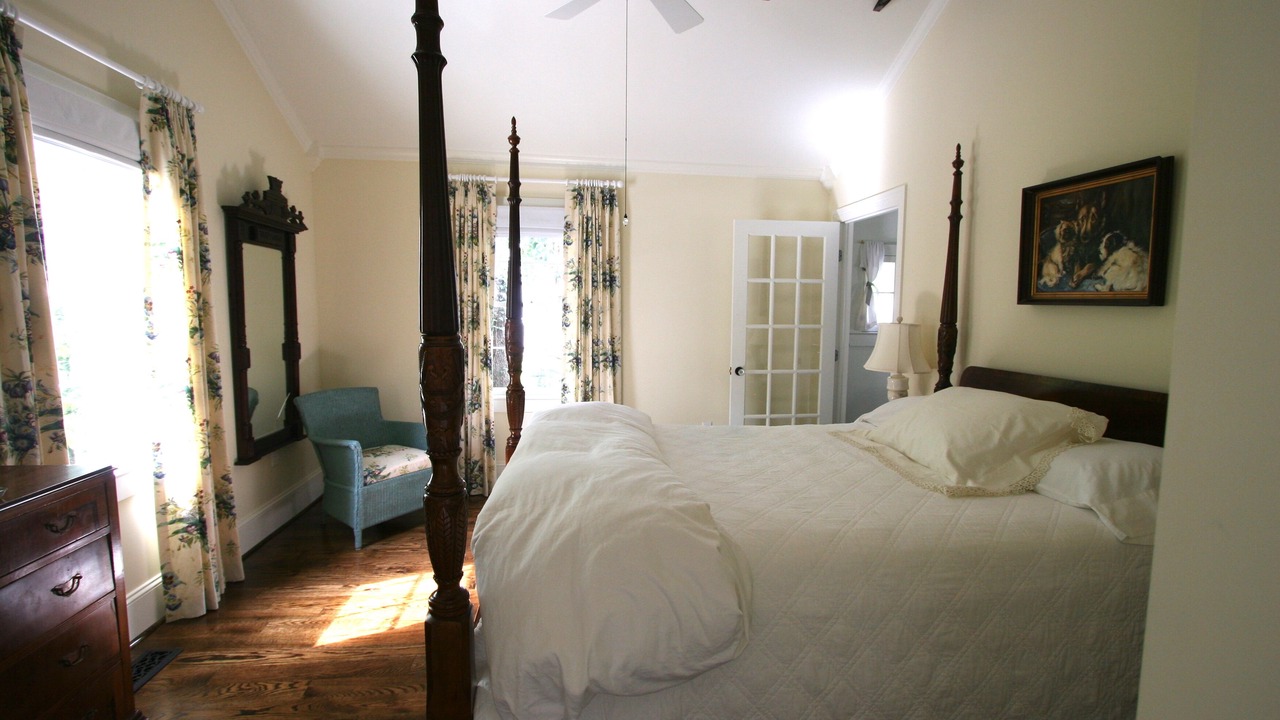 Photo of Bedroom in Historic District