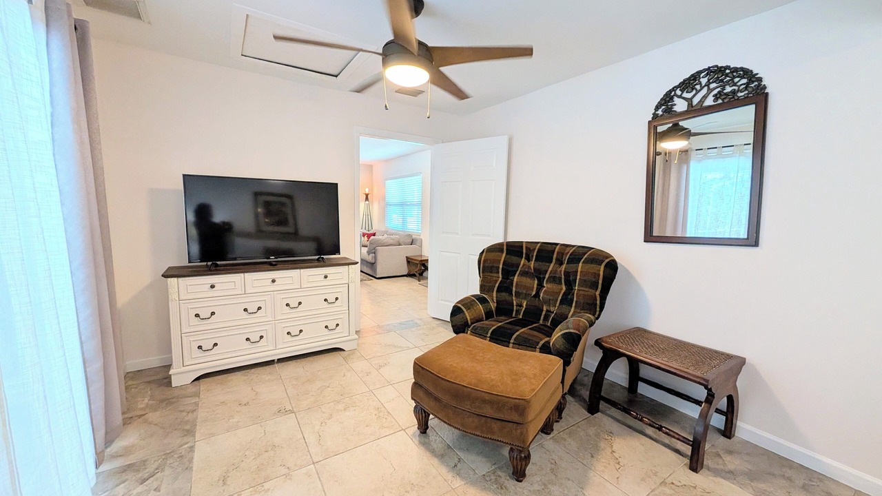 Photo of Livingroom in Paver Park
