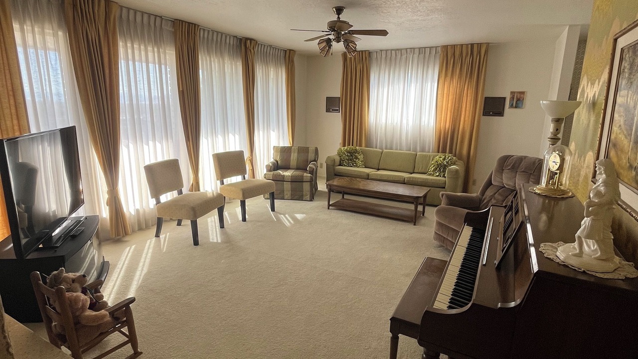 Photo of Livingroom in Northridge